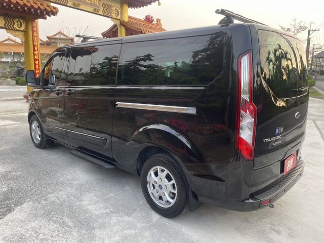 旗艦版 柴油引擎 一手車 鈑件原  里程保證 九人座椅  車內內裝皆保持乾淨完整 大空間 乘坐舒適 車泊露營皆實用認證車  第4張相片