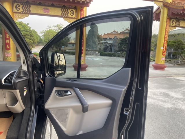 旗艦版 柴油引擎 一手車 鈑件原  里程保證 九人座椅  車內內裝皆保持乾淨完整 大空間 乘坐舒適 車泊露營皆實用認證車  第8張相片