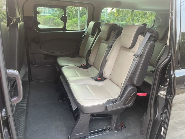 旗艦版 柴油引擎 一手車 鈑件原  里程保證 九人座椅  車內內裝皆保持乾淨完整 大空間 乘坐舒適 車泊露營皆實用認證車  第11張相片