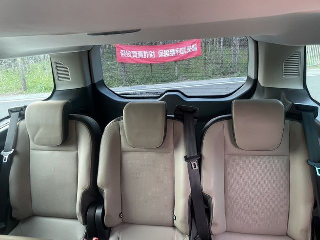 旗艦版 柴油引擎 一手車 鈑件原  里程保證 九人座椅  車內內裝皆保持乾淨完整 大空間 乘坐舒適 車泊露營皆實用認證車  第12張相片