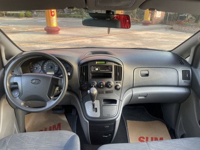 里程保證 手自排  2.5柴油引擎  渦輪增壓 九人座MPV 寬敞舒適的車內空間 商務接送客及大家庭需求 認證車  第7張相片