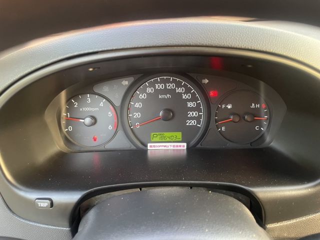 里程保證 手自排  2.5柴油引擎  渦輪增壓 九人座MPV 寬敞舒適的車內空間 商務接送客及大家庭需求 認證車  第8張相片