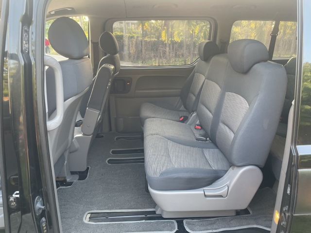 里程保證 手自排  2.5柴油引擎  渦輪增壓 九人座MPV 寬敞舒適的車內空間 商務接送客及大家庭需求 認證車  第10張相片