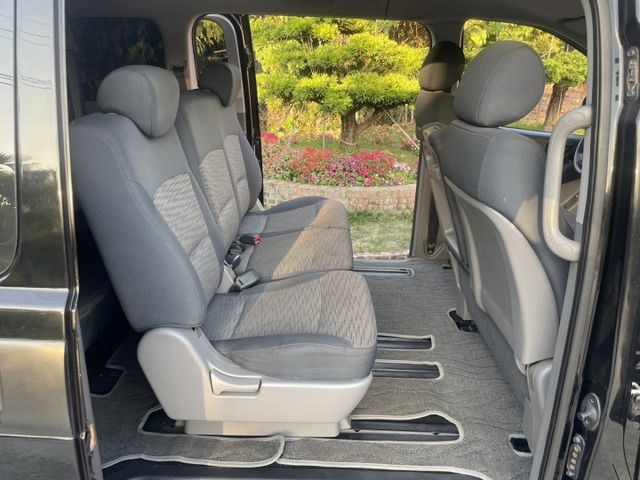 里程保證 手自排  2.5柴油引擎  渦輪增壓 九人座MPV 寬敞舒適的車內空間 商務接送客及大家庭需求 認證車  第12張相片