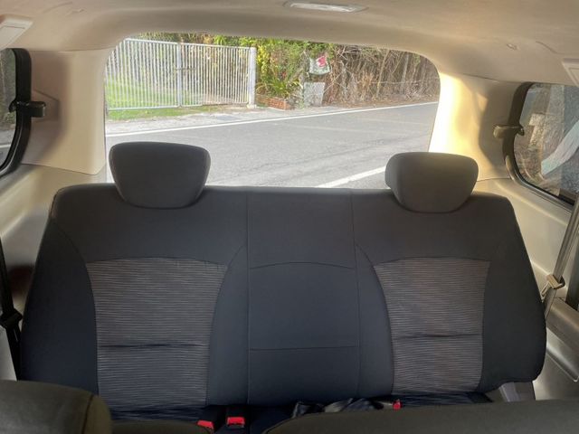 里程保證 手自排  2.5柴油引擎  渦輪增壓 九人座MPV 寬敞舒適的車內空間 商務接送客及大家庭需求 認證車  第13張相片