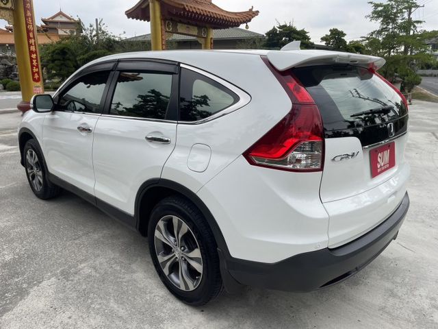 鈑件原 里程保證 車況優 HID頭燈 影音系統 快撥鍵 天窗 定速巡航 衛星導航中控螢幕倒車顯影 認證車 有保固 可貸款  第4張相片