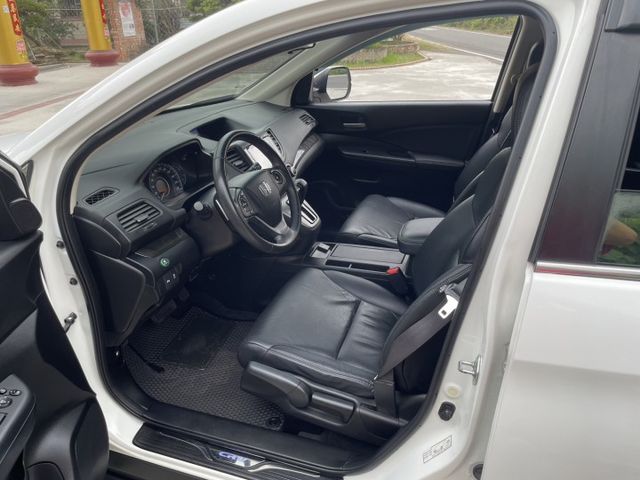 鈑件原 里程保證 車況優 HID頭燈 影音系統 快撥鍵 天窗 定速巡航 衛星導航中控螢幕倒車顯影 認證車 有保固 可貸款  第10張相片