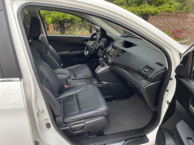 鈑件原 里程保證 車況優 HID頭燈 影音系統 快撥鍵 天窗 定速巡航 衛星導航中控螢幕倒車顯影 認證車 有保固 可貸款  第12張相片