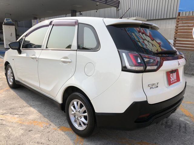 尊貴版 一手車 里程保證  方向盤快控鍵 定速 恆溫 盲點偵測 省油 大空間 CVT 7速手自排 認證車 有保固 可貸款  第4張相片