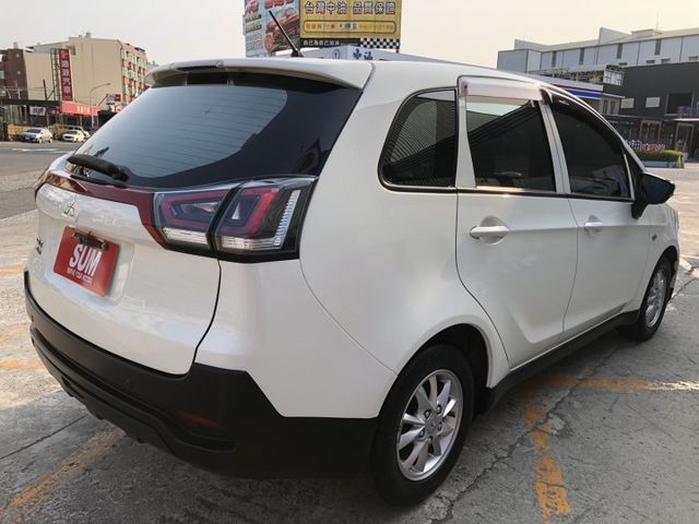 尊貴版 一手車 里程保證  方向盤快控鍵 定速 恆溫 盲點偵測 省油 大空間 CVT 7速手自排 認證車 有保固 可貸款  第5張相片