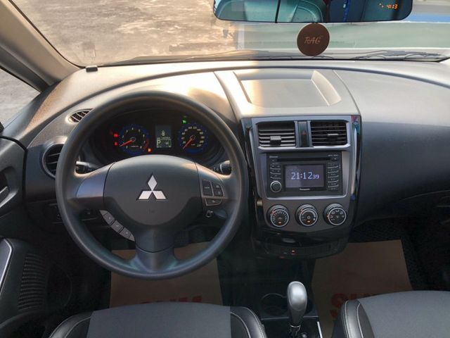 尊貴版 一手車 里程保證  方向盤快控鍵 定速 恆溫 盲點偵測 省油 大空間 CVT 7速手自排 認證車 有保固 可貸款  第7張相片