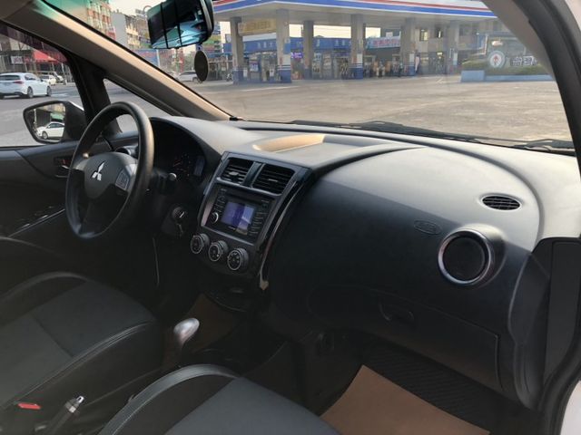 尊貴版 一手車 里程保證  方向盤快控鍵 定速 恆溫 盲點偵測 省油 大空間 CVT 7速手自排 認證車 有保固 可貸款  第10張相片