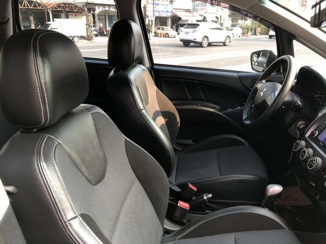 尊貴版 一手車 里程保證  方向盤快控鍵 定速 恆溫 盲點偵測 省油 大空間 CVT 7速手自排 認證車 有保固 可貸款  第11張相片