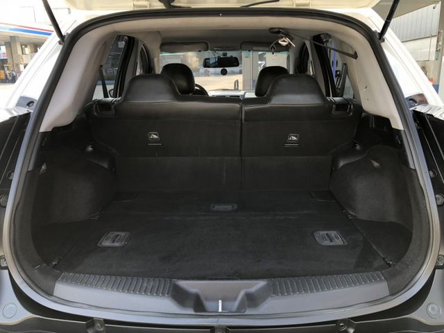 尊貴版 一手車 里程保證  方向盤快控鍵 定速 恆溫 盲點偵測 省油 大空間 CVT 7速手自排 認證車 有保固 可貸款  第17張相片