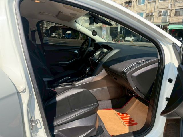 第三代小改款車型 渦輪增壓引擎  原鈑件 里程保證 手自排檔 多功能影音系統 認證車 有保固 可貸款  第9張相片