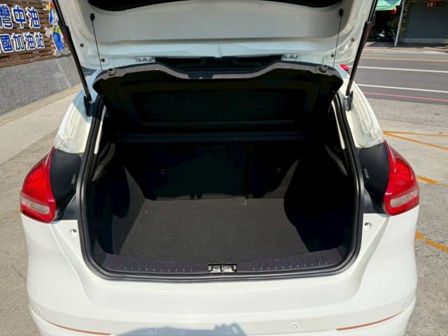 第三代小改款車型 渦輪增壓引擎  原鈑件 里程保證 手自排檔 多功能影音系統 認證車 有保固 可貸款  第12張相片