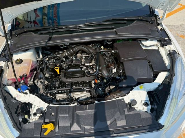 第三代小改款車型 渦輪增壓引擎  原鈑件 里程保證 手自排檔 多功能影音系統 認證車 有保固 可貸款  第15張相片