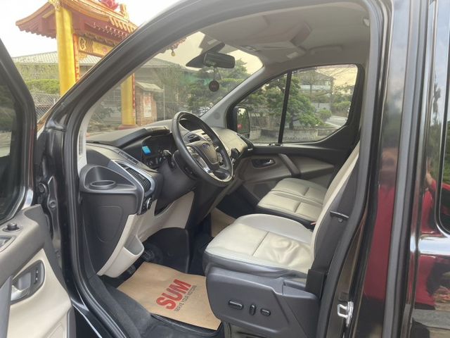 旗艦版 柴油引擎 一手車 鈑件原  里程保證 九人座椅  車內內裝皆保持乾淨完整 大空間 乘坐舒適 車泊露營皆實用認證車  第11張相片