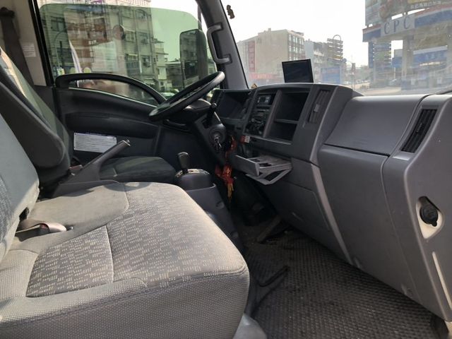 一手車 里程保證 無事故 11呎半  有冷藏保溫箱 五十鈴三噸半自排車 變速系統絕對耐用 認證車 可貸款  第10張相片