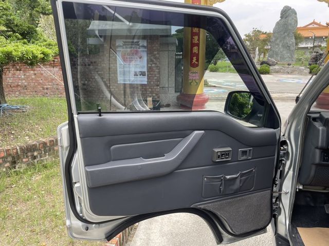 里程保證 八人座椅 手排檔  載貨載客兩相宜 維修極度便宜 載重與耐操 認證車 有保固 可貸款  第15張相片