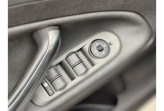 2011年  福特  Mondeo（柴油）  第11張相片
