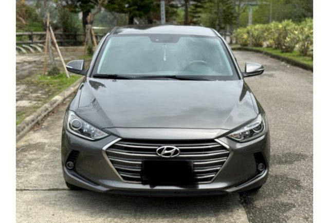 Hyundai ELANTRA  第3張相片
