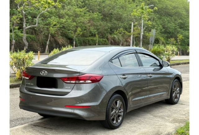 Hyundai ELANTRA  第5張相片
