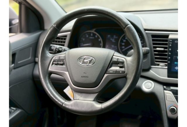 Hyundai ELANTRA  第7張相片