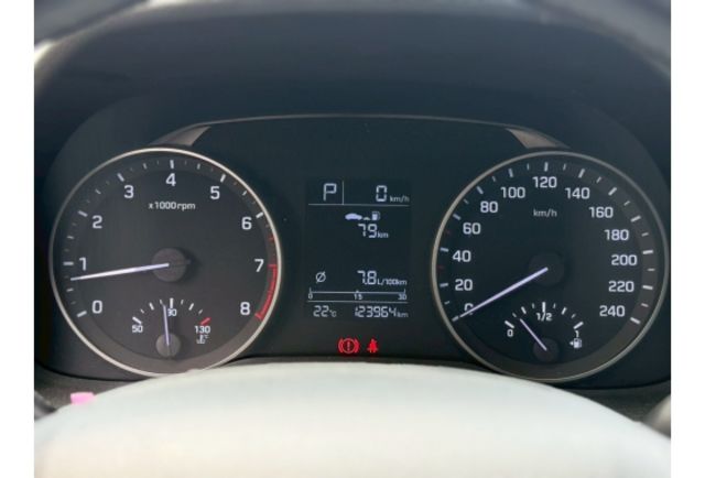 Hyundai ELANTRA  第8張相片