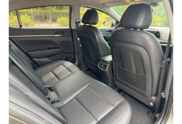 Hyundai ELANTRA  第10張相片