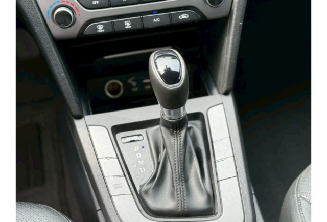 Hyundai ELANTRA  第12張相片