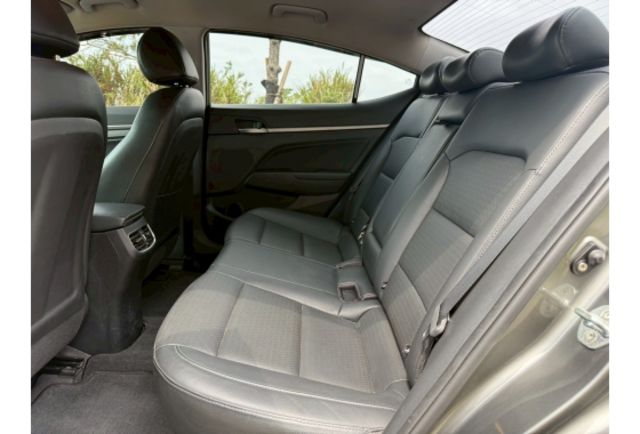 Hyundai ELANTRA  第17張相片