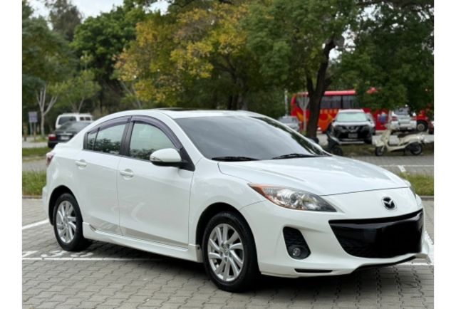 Mazda MAZDA3  第1張相片