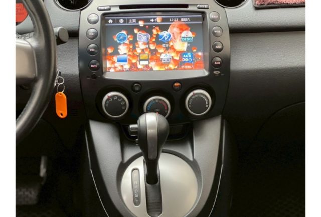 Mazda MAZDA2  第9張相片