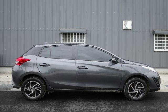 2021 Toyota Yaris 里程實跑5萬8 倒車顯影 行車紀錄器 藍芽  第4張相片