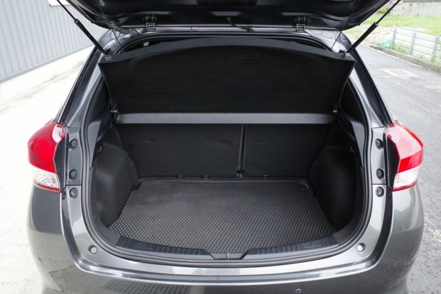 2021 Toyota Yaris 里程實跑5萬8 倒車顯影 行車紀錄器 藍芽  第20張相片