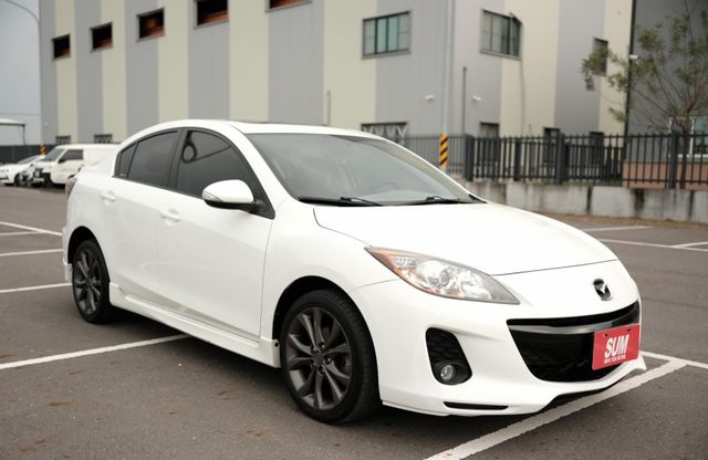 2014 Mazda 馬3 4D 尊貴型 2.0 導航 藍芽 電視 分區恆溫 電動天窗 倒車顯影 里程僅5.9萬  第3張相片