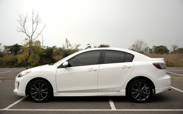 2014 Mazda 馬3 4D 尊貴型 2.0 導航 藍芽 電視 分區恆溫 電動天窗 倒車顯影 里程僅5.9萬  第6張相片