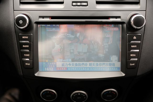 2014 Mazda 馬3 4D 尊貴型 2.0 導航 藍芽 電視 分區恆溫 電動天窗 倒車顯影 里程僅5.9萬  第12張相片