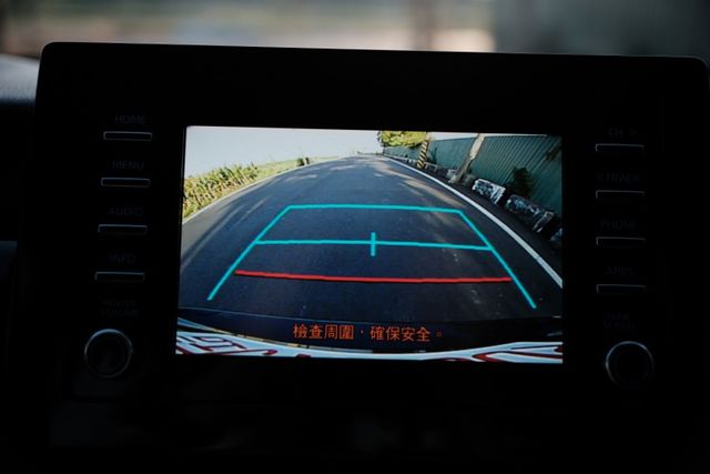 2022 Toyota Camry 尊爵版2.0 ACC ikey 盲點偵測 倒車顯影 雙前座電動調整 雙區恆溫  第14張相片