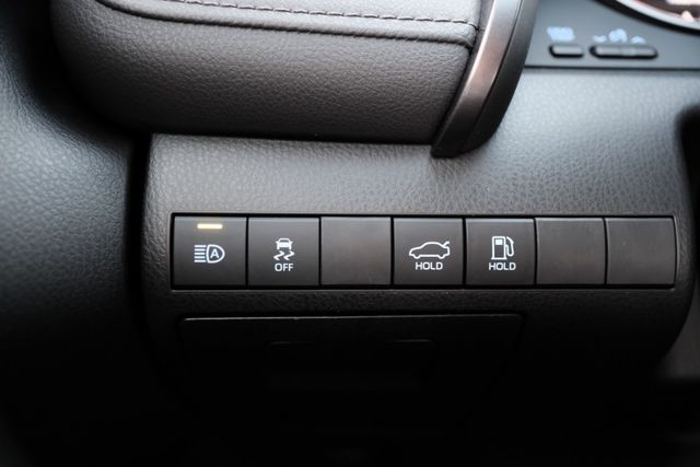 2022 Toyota Camry 尊爵版2.0 ACC ikey 盲點偵測 倒車顯影 雙前座電動調整 雙區恆溫  第16張相片