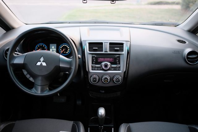 2019 Mitsubishi Colt Plus 尊貴型1.5 藍芽 倒車雷達 前後錄影 恆溫空調 里程保證8.1萬  第17張相片