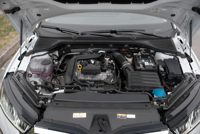2023 Skoda Octavia Combi  e-TEC 全新業績車 換檔撥片 Carplay 電動尾門 氣氛燈  第20張相片