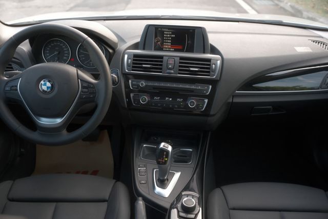 2015 BMW 120i 分區恆溫Push Start 一手車里程保證7.8萬 機油,變速箱油,油底殼,綜合皮帶已更換  第19張相片