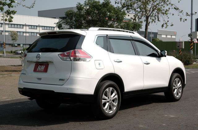 2017 Nissan X-Trail 玩美影音版2.0 定速 ikey 環景攝影 分區恆溫 導航  第4張相片