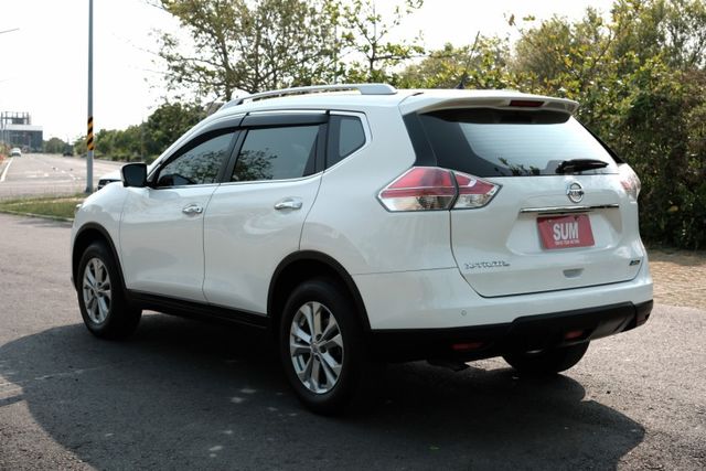 2017 Nissan X-Trail 玩美影音版2.0 定速 ikey 環景攝影 分區恆溫 導航  第5張相片