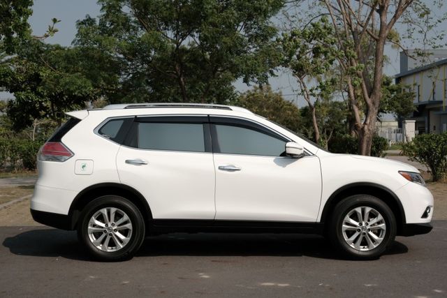 2017 Nissan X-Trail 玩美影音版2.0 定速 ikey 環景攝影 分區恆溫 導航  第6張相片