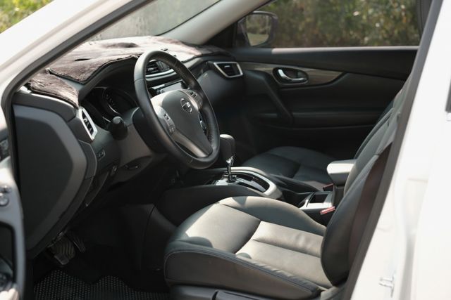 2017 Nissan X-Trail 玩美影音版2.0 定速 ikey 環景攝影 分區恆溫 導航  第7張相片