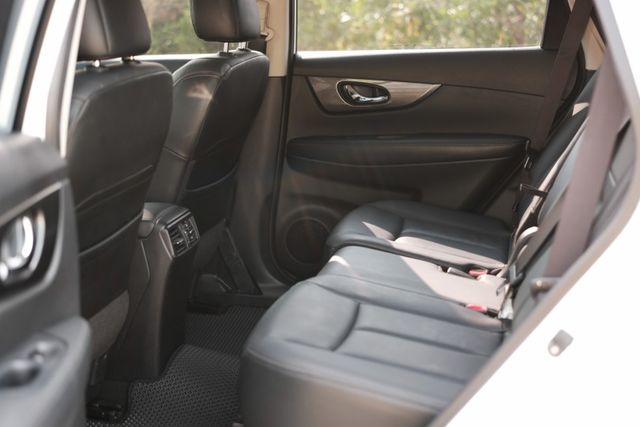 2017 Nissan X-Trail 玩美影音版2.0 定速 ikey 環景攝影 分區恆溫 導航  第8張相片