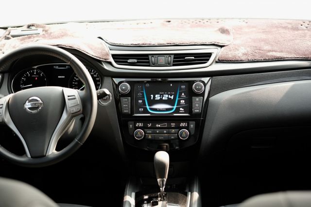 2017 Nissan X-Trail 玩美影音版2.0 定速 ikey 環景攝影 分區恆溫 導航  第18張相片